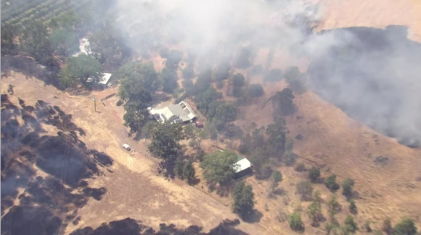 Hàng trăm lính cứu hỏa nỗ lực dập cháy rừng ở Australia